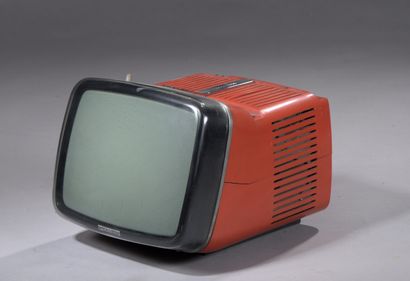 null Marco ZANUSO (1916-2001)

Télévision Brionvega en ABS rouge

H : 23 cm, L :...