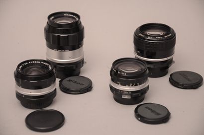 null Appareil photographique, quatre objectifs Nikon. Objectif Nikon Nikkor-HC Auto...