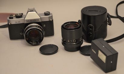 null Appariel photographique, ensemble de deux appareils Rollei et objectifs Voigtländer...