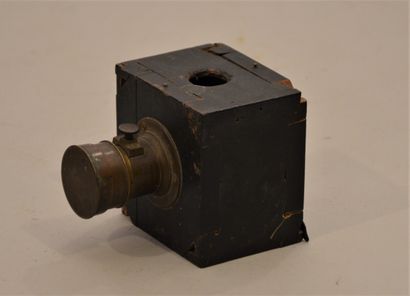 null Photographic camera. Pocket camera DUBRONI, circa 1865, as is, without bottle,...