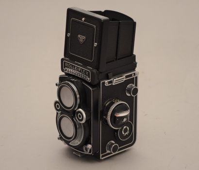 null Appareil photographique. Boitier Rollei Rolleiflex 3,5 F n°2822950 avec objectifs...