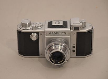 null Appareil photographique. Boitier Asahiflex avec objectif Takumar 3.5/50 mm....