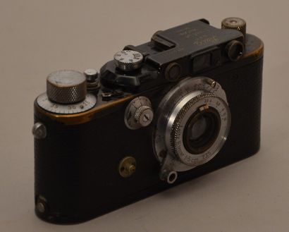 null Appareil photographique. Boitier Leitz Leica n°28 014 (noir, transformé en Leica...