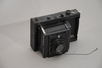 null Appareil photographique. Boitier Ica Reflex 754 (6,5 x 9 - Künstler Camera)...
