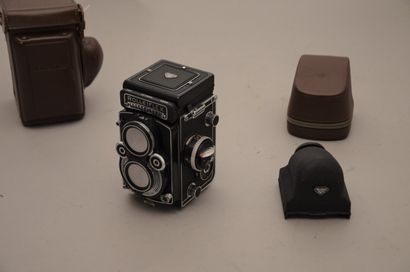 null Appareil photographique. Boitier Rollei Rolleiflex 3,5 F n°2822950 avec objectifs...