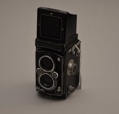 null Appareil photographique. Boitier Rollei Rolleiflex n°1258048 avec objectifs...