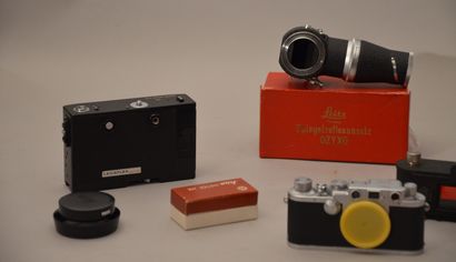 null Appareil photographique. Important ensemble Leica Leitz. Boitier Leitz (Wetzlar)...