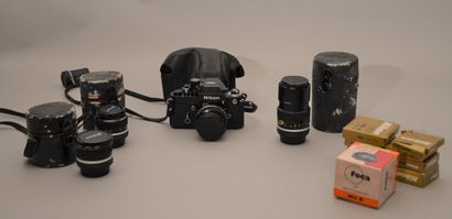 null Appareil photographique. Important ensemble Nikon. Boitier Nikon F2 avec objectif...