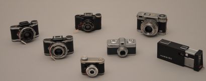 null Appareil photographique. Ensemble de sept appareils miniatures divers : Mikroma...