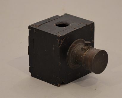 null Photographic camera. Pocket camera DUBRONI, circa 1865, as is, without bottle,...