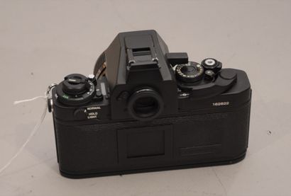 null Appareil photographique. Ensemble de deux appareils Canon. Boitier Canon F-1...