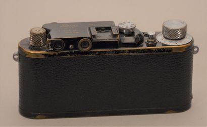 null Appareil photographique. Boitier Leitz Leica n°28 014 (noir, transformé en Leica...