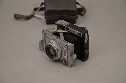 null Appareil photographique. Boitier Plaubel Makina (chromé) avec objectif Plaubel...