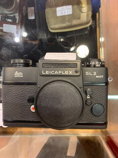 null Appareil photographique. Boitier Leitz Leicaflex SL 2 Mot, 1976, n°1443944,...