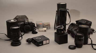 null Appareil photographique. Ensemble Nikon et divers. Boitier Nikon AF F-801 avec...