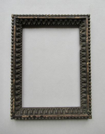 null Carved wood frame, formerly gilded, decorated with heart and pearl grapes

Louis...