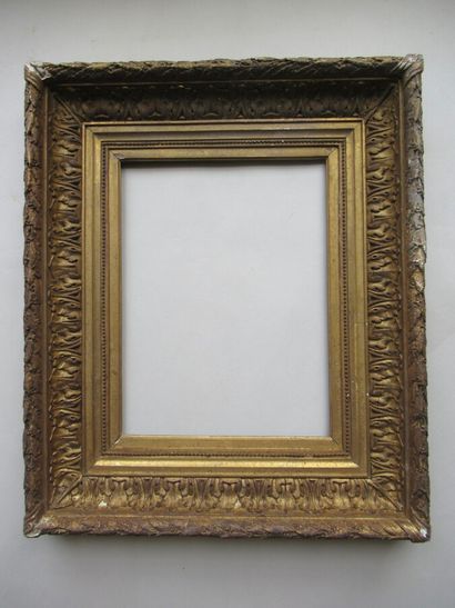 null Wooden frame and gilded stucco "à Barbizon" decorated with pearls, friezes of...