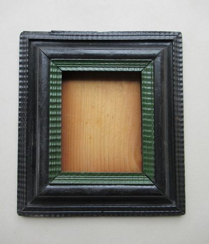 null Moulded wooden frame with inverted profile and painted green with wavy mouldings

Italy,...
