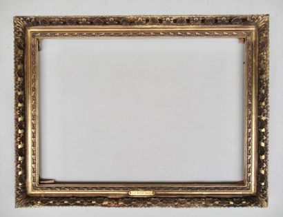 null Wood and stucco gilded frame with acanthus leaves and shells decoration

Louis...