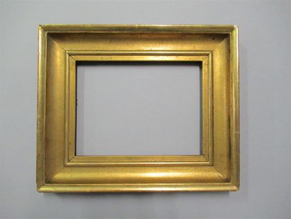 null Moulded wood frame, gilded with copper, with a rush profile and a throat.

19th...