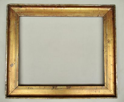 null Moulded wood frame, gilded in the mecca style, with a very flat throat profile...
