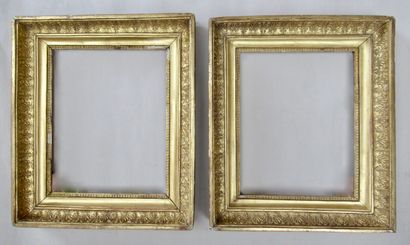 null Pair of gilded wood and paste frames with heart-shaped grapes and palmettes...