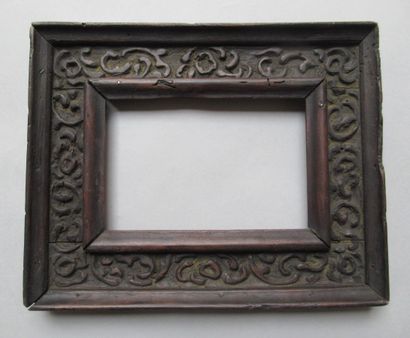 null Carved wood frame called "à cassetta" with stylized decoration of interlaces.

Italy,...