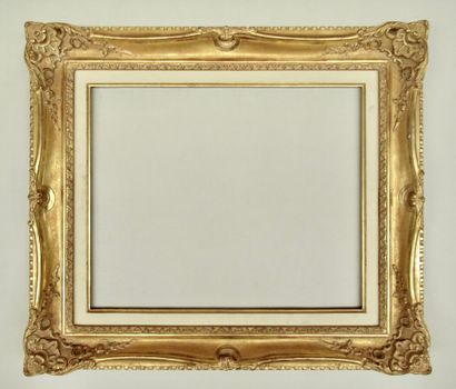 null Wood and gilded resin frame decorated with friezes, shells, acanthus leaves...