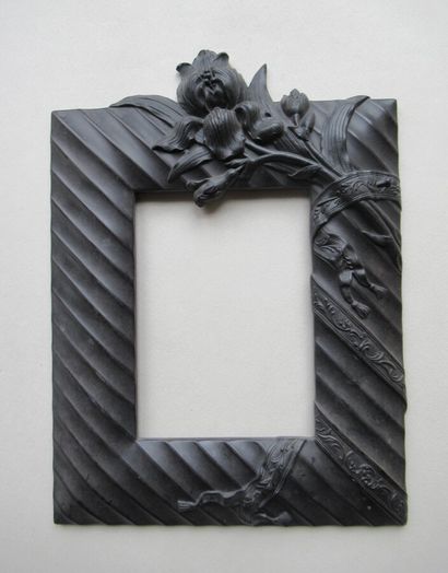 null Blackened ebonite frame with iris and ribbon decoration on a fluted background

Napoleon...