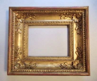 null Carved and gilded wood frame decorated with heart-shaped grapes, friezes, shells...