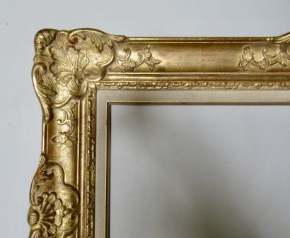 null Wood and gilded stucco frame decorated with shells, flowers and acanthus leaves.

Louis...