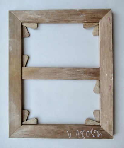 null Natural fir wood frame with keys

Modern construction 40,5 x 32,5 cm (stained...