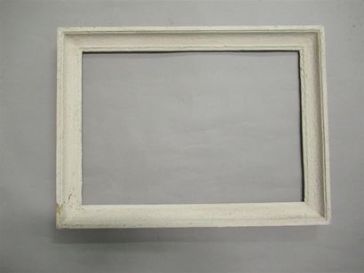 null Wooden moulding with a groove profile and painted white with a "poached" effect

Circa...