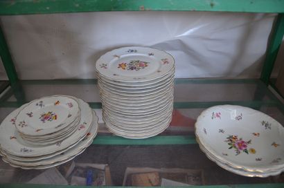 null Partie de service assiettes plat en porcelaine blache à fleur