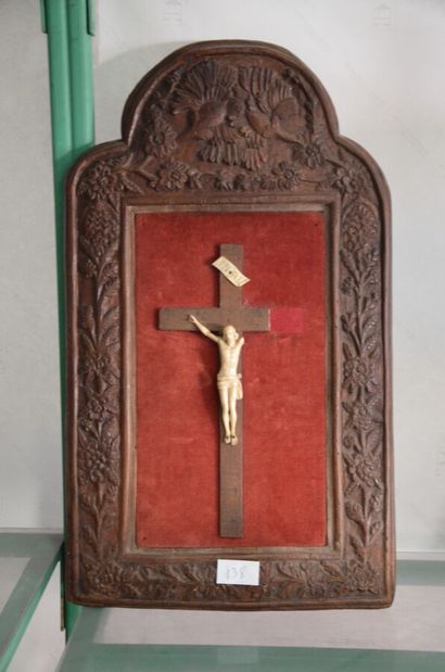 null Crucifix entourage bois 52 cm