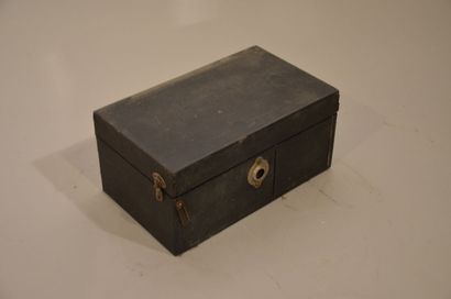 null PATHE 1920 : Phonographe de voyage dans une caisse en bois et papier noir collé,...