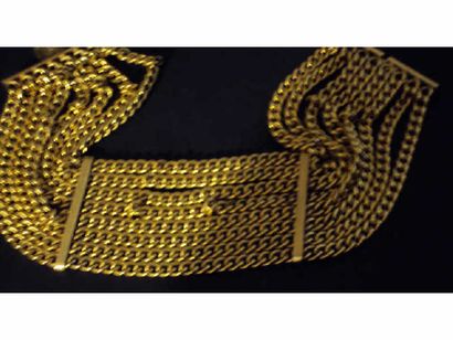 null Bracelet composé de huit rangs en or jaune à maillon gourmettes. Poids: 28 g...