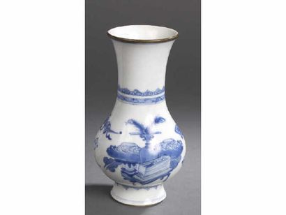 Chine Vase de forme balustre à décor en bleu...