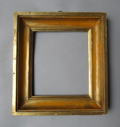 null Baguette en bois mouluré, doré à profil de gorge.

Italie, époque XIXème

16...