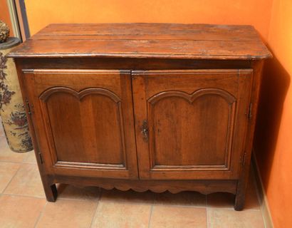 null Buffet in molded natural wood opening by two doors

18th century

Height: 93...