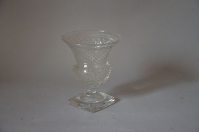 null Petit vase médicis en cristal taillé pointe de diamants - 

Haut.: 16 cm 

(petis...