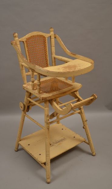 null Chaise d'enfant en bois relaqué blanc, pliante

Début XXème

Haut.: 100 cm
