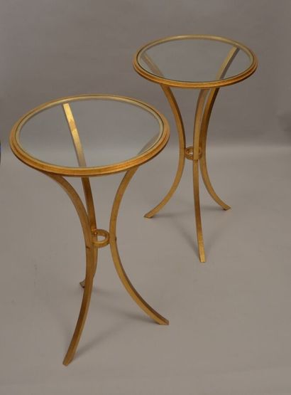 null Pair of gilded metal pedestal tables, glass top

Year 70

Height: 70.5 cm -...