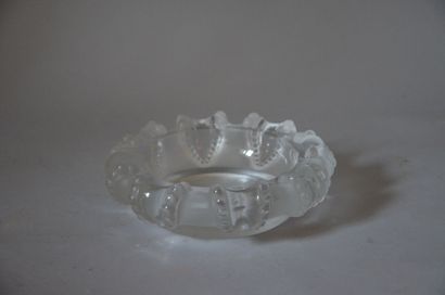 null Crystal cup - LALIQUE not signed ( small chips). Diameter: 19,5 cm