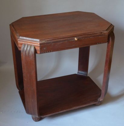 null Middle table with veneer spacer and pull. 

Year 30 

Height: 60 cm - Width:...