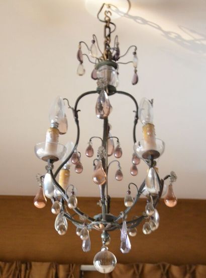 null Lustre en fer forgé à pampilles de cristal

Style Louis XV

Haut.: 70 cm