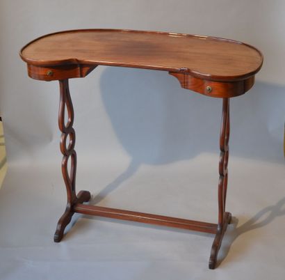 Petite table de forme rognon en bois de placage...