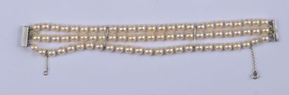 Bracelet trois rangs de perles de culture...