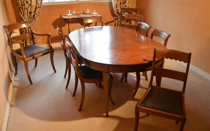 null Table de salle à manger en bois de placage, pieds sabre

Style Louis XVI

Longueur...