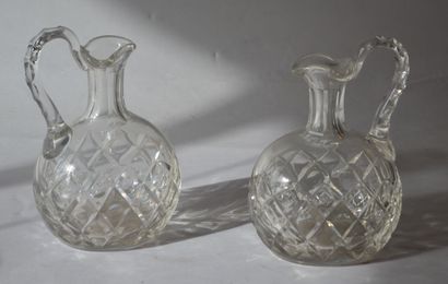 null Paire de carafes en cristal SAINT LOUIS

Haut.: 25 cm (égrenures)